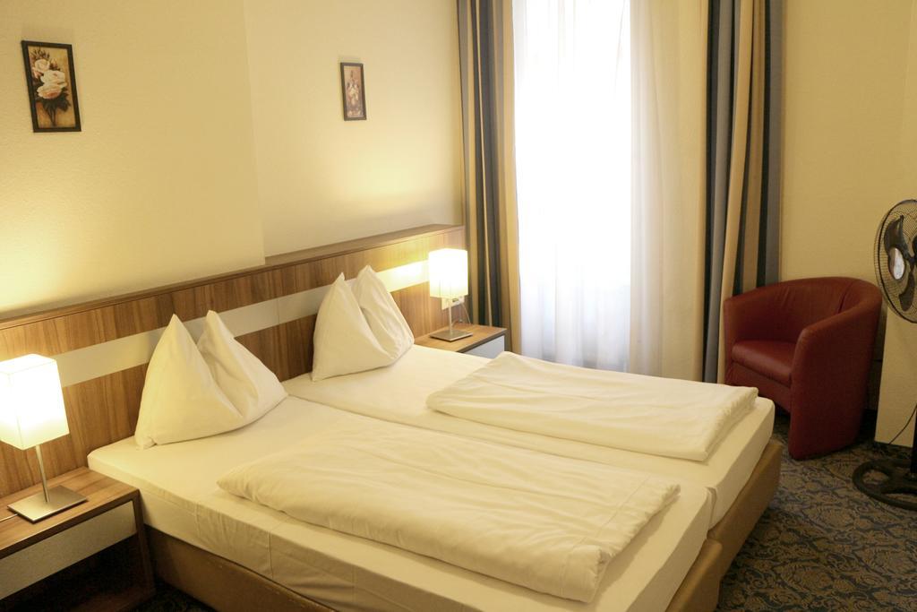 Hotel Carina Vienne Extérieur photo