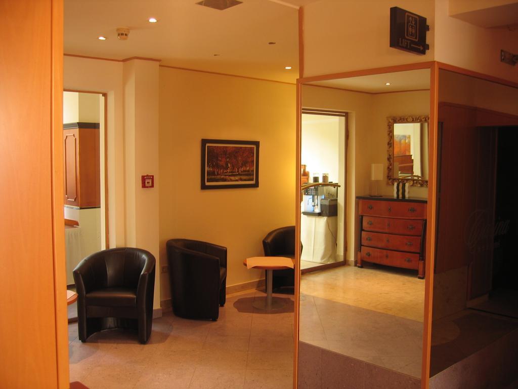 Hotel Carina Vienne Extérieur photo